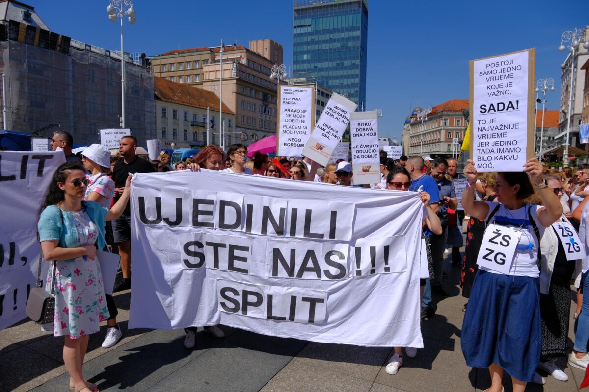 U Zagrebu počeo mirni prosvjed Sindikata državnih i lokalnih službenika i namještenika