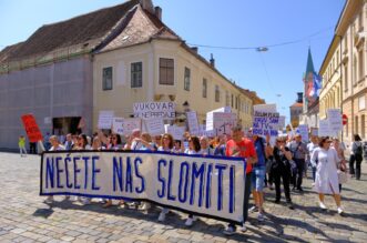 U Zagrebu počeo mirni prosvjed Sindikata državnih i lokalnih službenika i namještenika