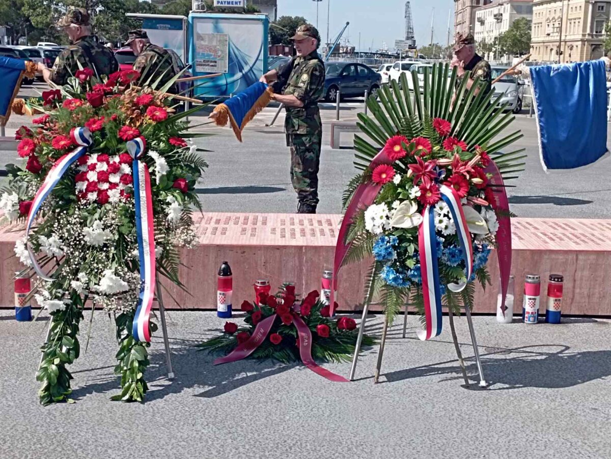 Položeni-vijenci-u-povodu-32.-obljetnice-osnutka-111.-brigade-1