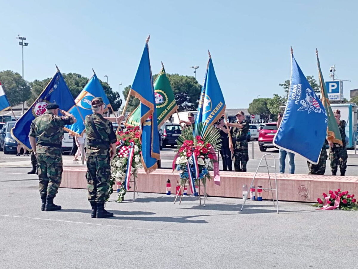 Položeni-vijenci-u-povodu-32.-obljetnice-osnutka-111.-brigade-4-1062×800