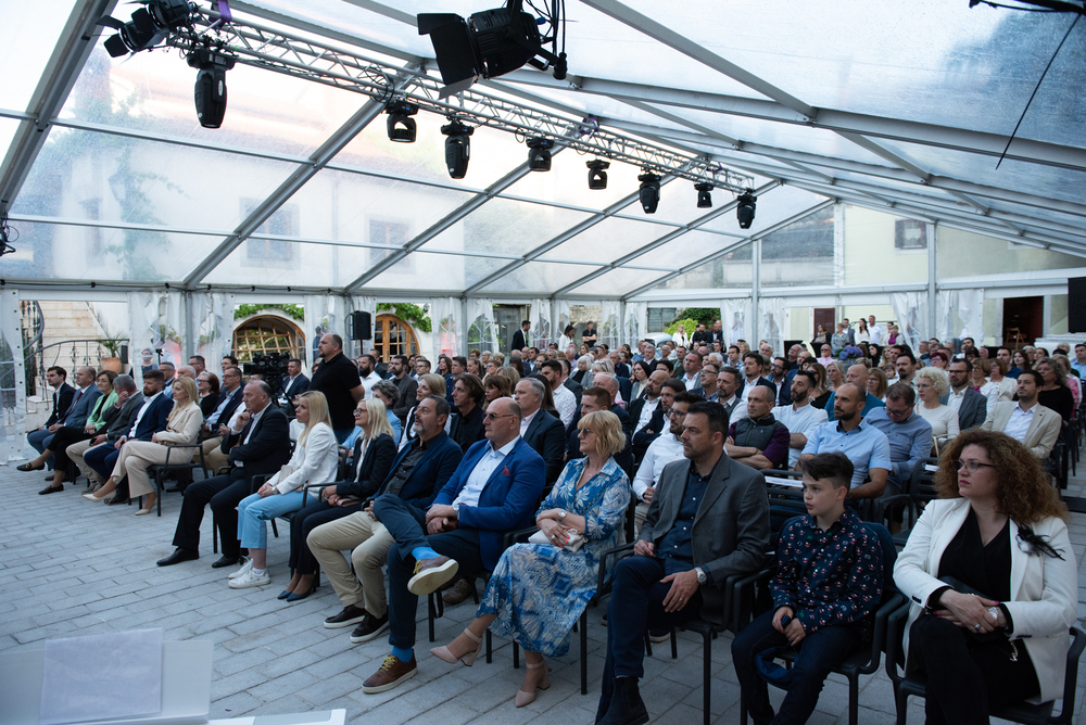 dan grada kastva (6) dan grada kastva (6)