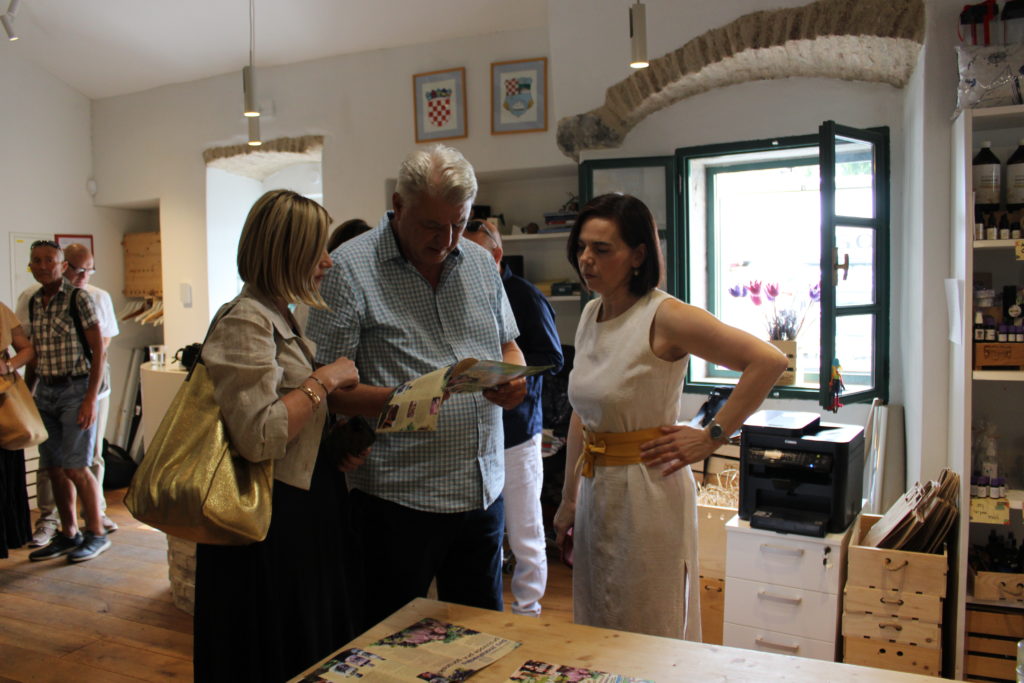 KASETICA LIKERI (3) KASETICA LIKERI (3)