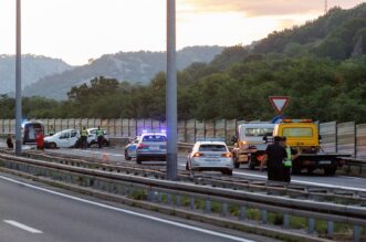 Zbog prometne nesreće prekinut promet na Riječkoj zaobilaznici