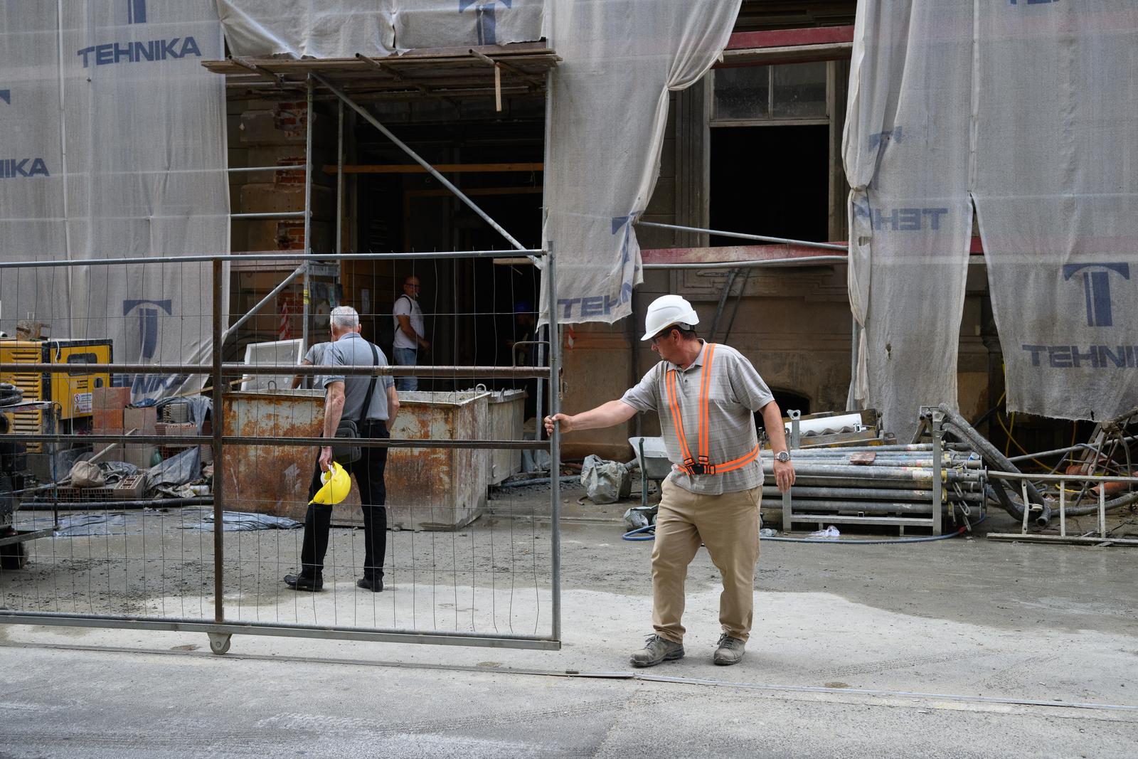 Zagreb: Na gradilištu u Gundulićevoj radnik upao u rupu duboku nekoliko metara Zagreb: Na gradilištu u Gundulićevoj radnik upao u rupu duboku nekoliko metara