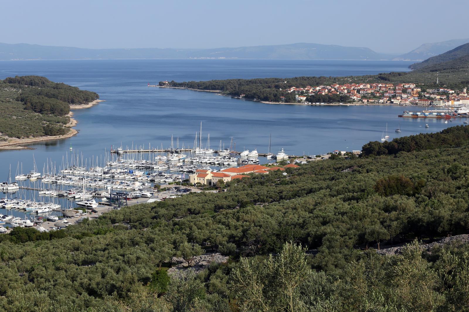 Grad Cres na otoku Cresu