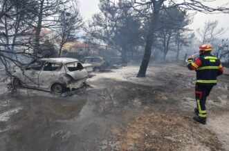 U požaru kod Grebaštice izgorjeli automobili