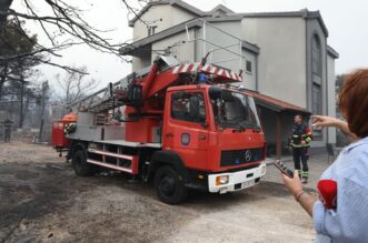 U požaru kod Grebaštice izgorjeli automobili