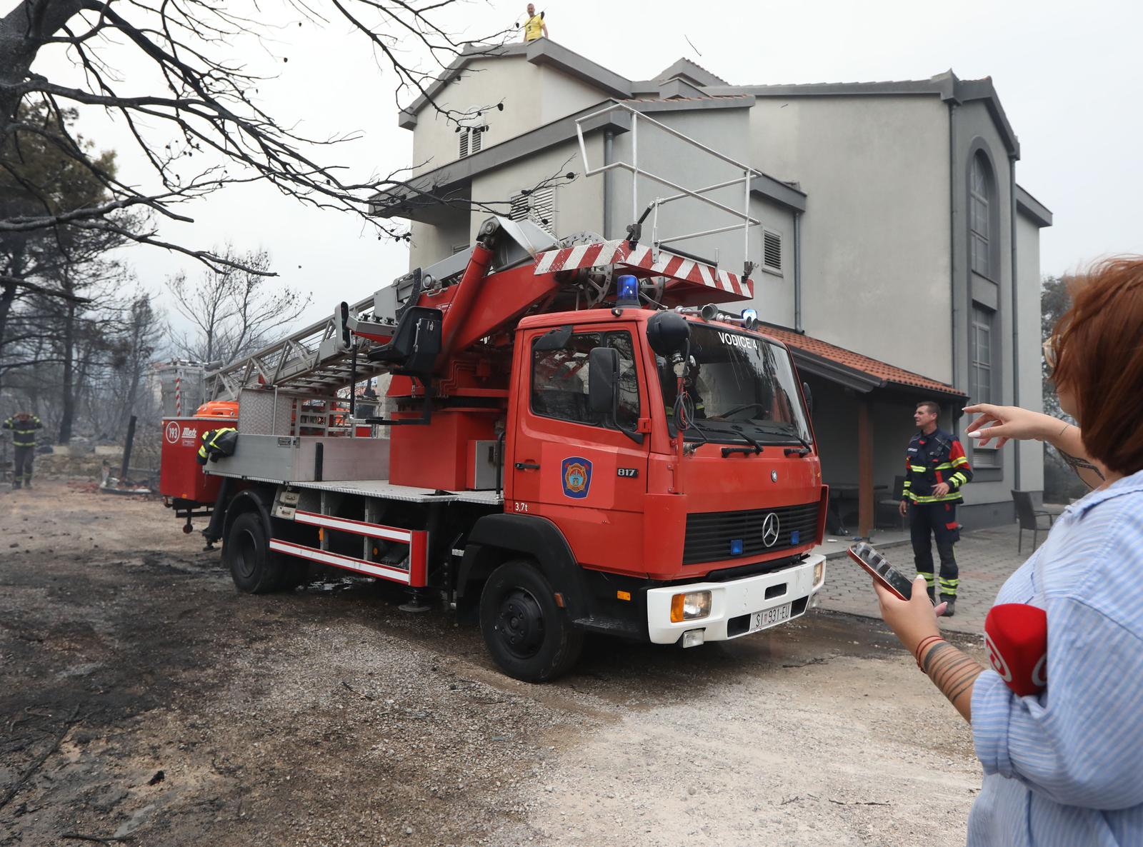 U požaru kod Grebaštice izgorjeli automobili U požaru kod Grebaštice izgorjeli automobili