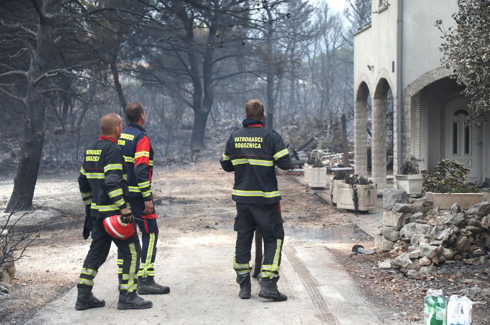 U požaru kod Grebaštice izgorjeli automobili U požaru kod Grebaštice izgorjeli automobili