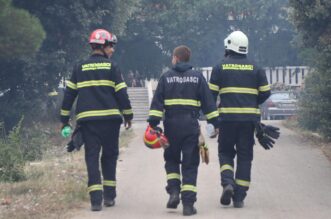 U požaru kod Grebaštice izgorjeli automobili