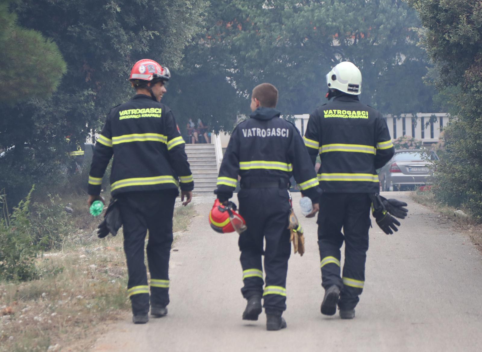 U požaru kod Grebaštice izgorjeli automobili U požaru kod Grebaštice izgorjeli automobili