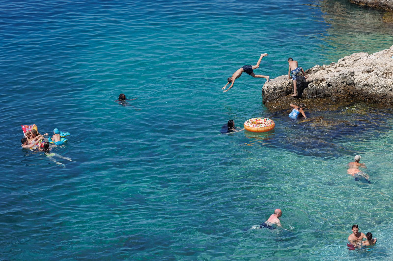 Riječani su spas od vrućina potražili na moru Riječani su spas od vrućina potražili na moru