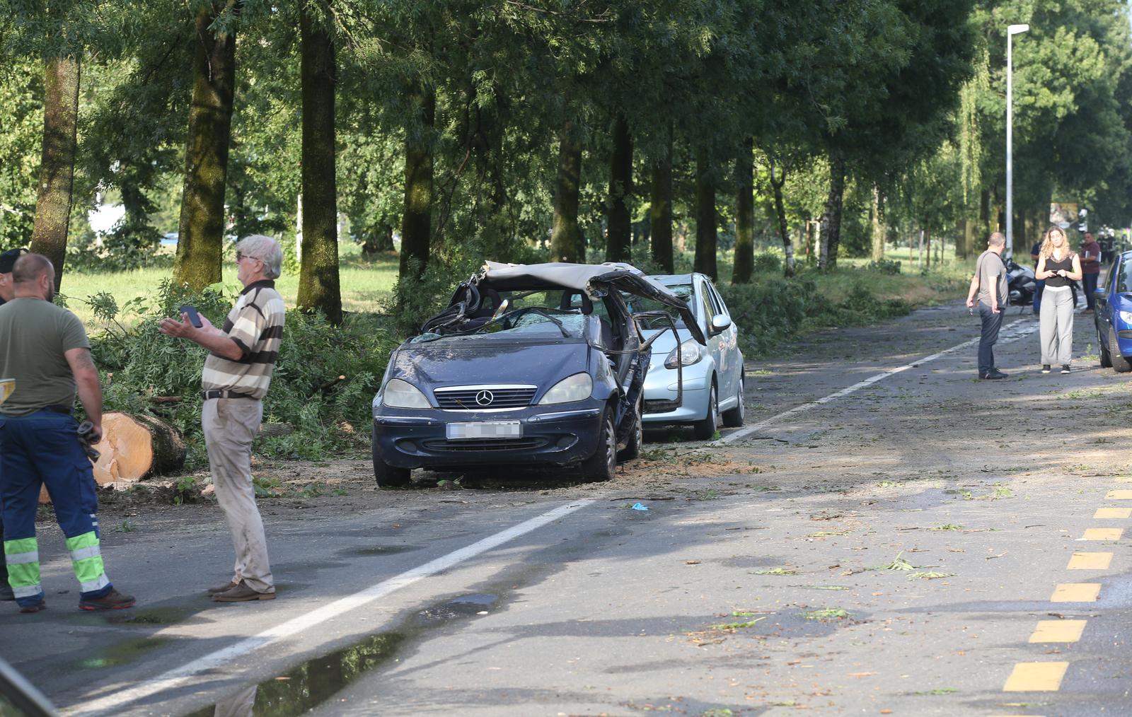 Zagreb: U ulici Marijana Čavića od posljedica oluje smrtno stradala jedna osoba