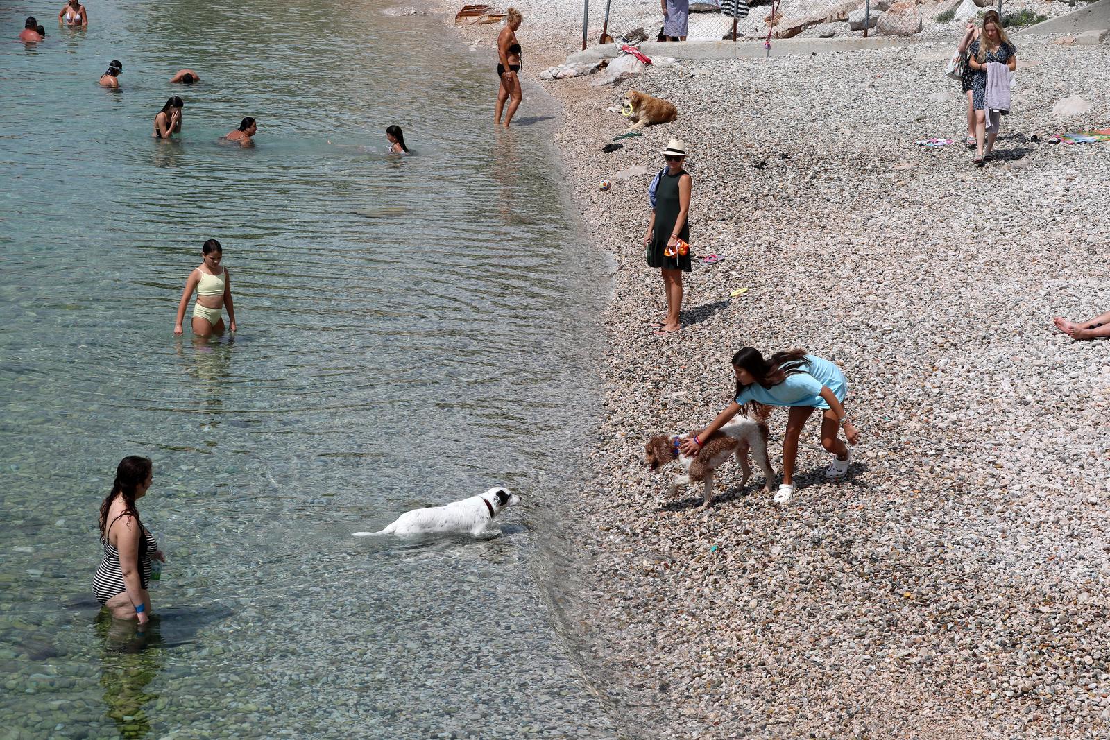 Rijeka: Pseca plaza na Pecinama
