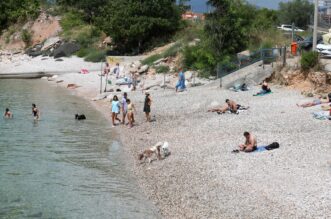 Rijeka: Pseca plaza na Pecinama