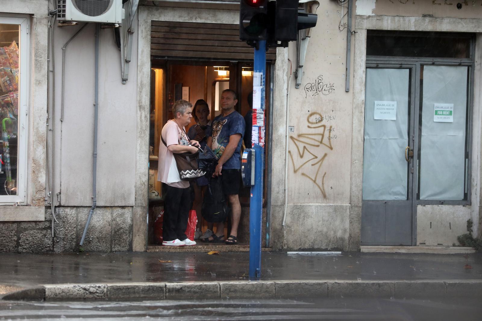 Rijeka: Olujno nevrijeme protutnjalo gradom Rijeka: Olujno nevrijeme protutnjalo gradom