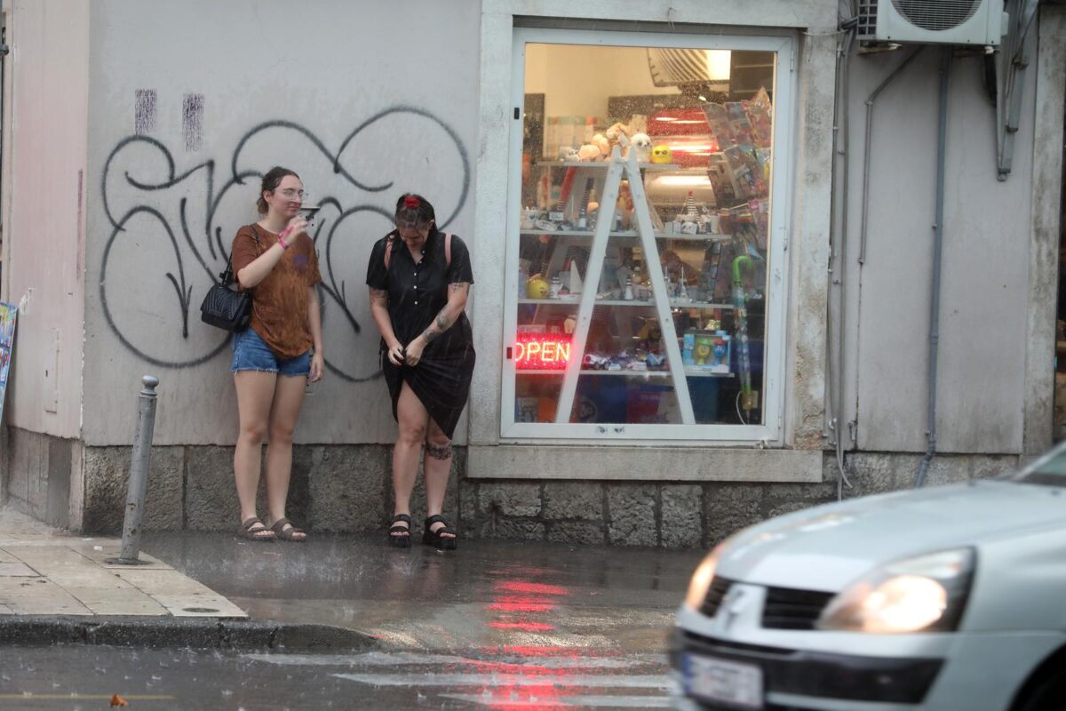 Rijeka: Olujno nevrijeme protutnjalo gradom