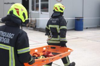 Pao strop u servisnoj bazi marine Trogir, poginula jedna osoba