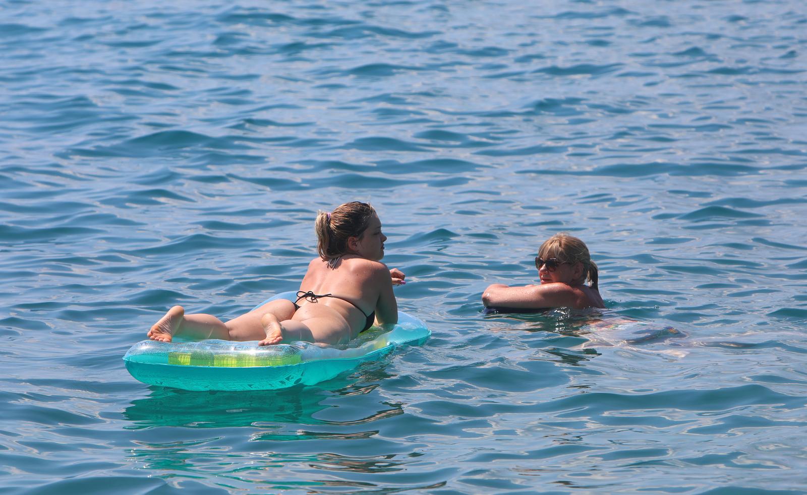 Brojni domaći i strani turisti godišnji odmor provode u Selcu Brojni domaći i strani turisti godišnji odmor provode u Selcu