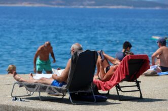 Brojni domaći i strani turisti godišnji odmor provode u Selcu