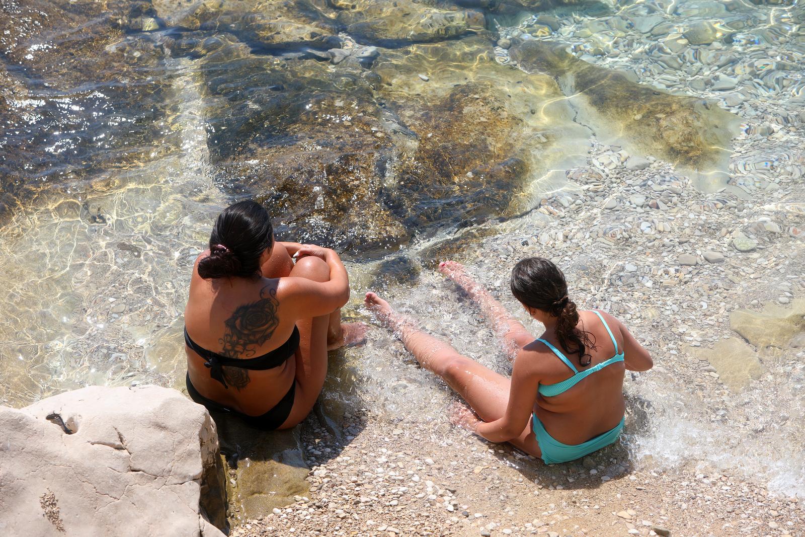Brojni domaći i strani turisti godišnji odmor provode u Selcu Brojni domaći i strani turisti godišnji odmor provode u Selcu