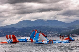 Rijeka: Kupači na plaži unatoč najavi lošeg vremena