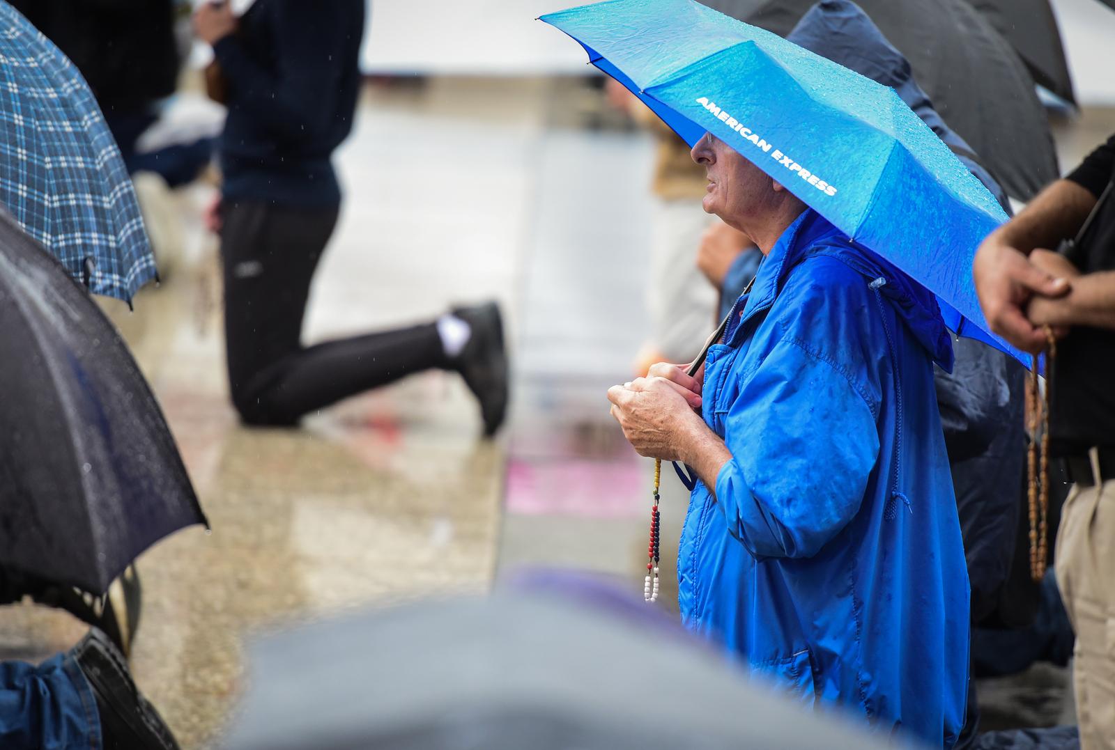 Zagreb: Molitelji na glavnom gradskom trgu Zagreb: Molitelji na glavnom gradskom trgu