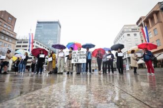 Zagreb: Prosvjed protiv molitelja na Trgu