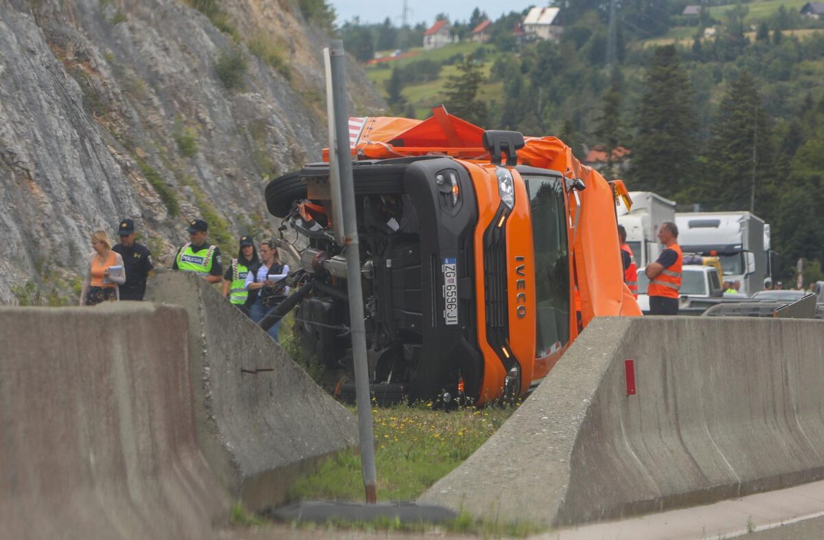 Teška prometna na autocesti A6, poginula dva radnika HAC-a