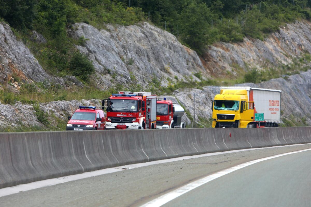 Teka prometna na autocesti A6, poginula dva radnika HAC-a