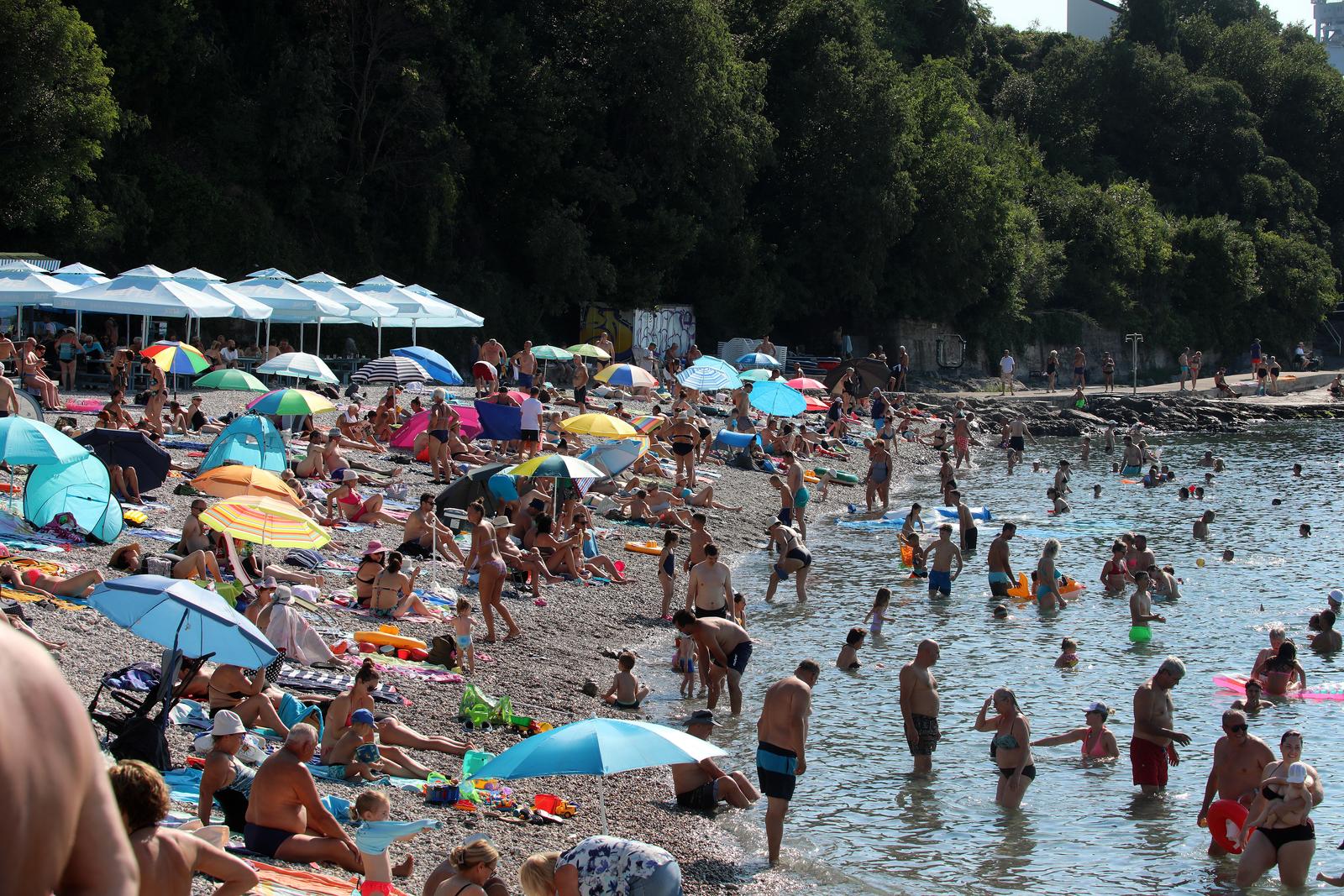 Rijeka: Plaža Kantrida puna je kupača Rijeka: Plaža Kantrida puna je kupača