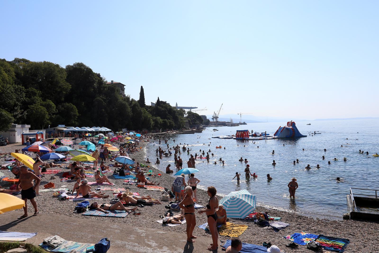 Rijeka: Plaža Kantrida puna je kupača Rijeka: Plaža Kantrida puna je kupača