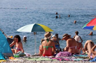 Rijeka: Plaža Kantrida puna je kupača