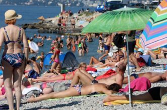 Rijeka: Plaža Kantrida puna je kupača