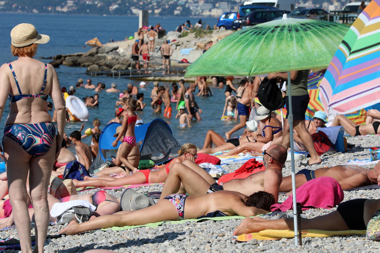 Rijeka: Plaža Kantrida puna je kupača Rijeka: Plaža Kantrida puna je kupača