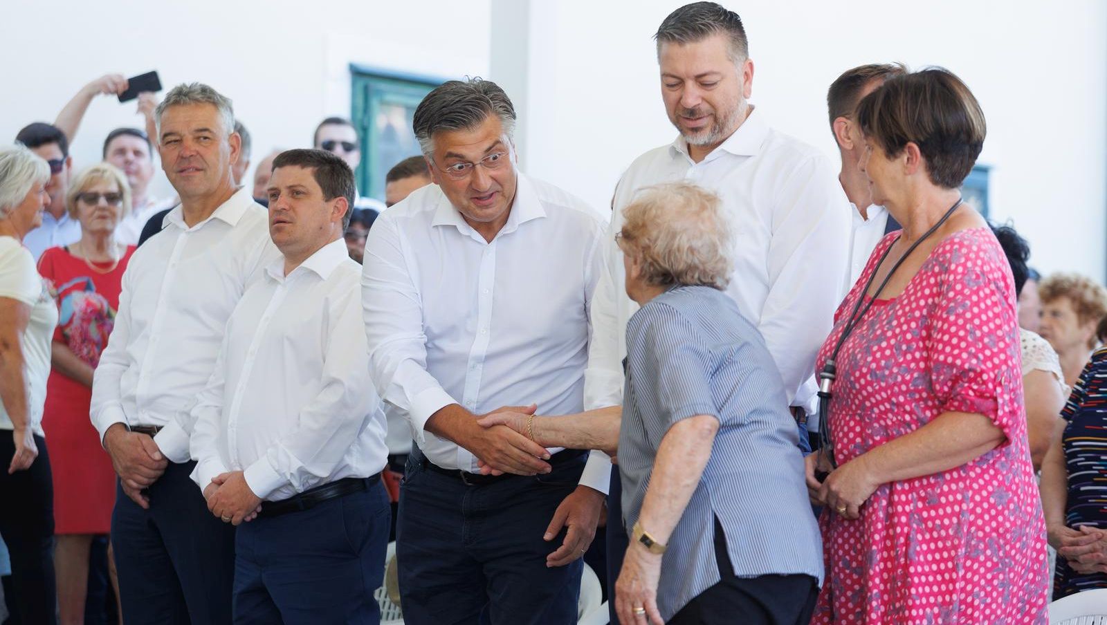 Andrej Plenković sudjelovao na svetoj misi na Trsatu povodom blagdana Velike Gospe Andrej Plenković sudjelovao na svetoj misi na Trsatu povodom blagdana Velike Gospe