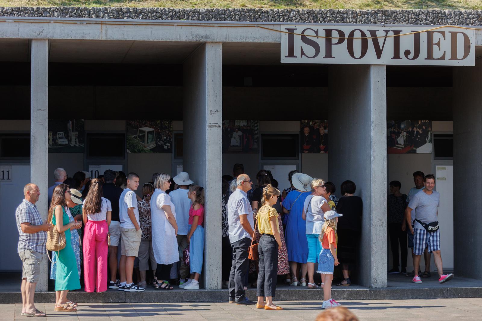 Andrej Plenković sudjelovao na svetoj misi na Trsatu povodom blagdana Velike Gospe Andrej Plenković sudjelovao na svetoj misi na Trsatu povodom blagdana Velike Gospe