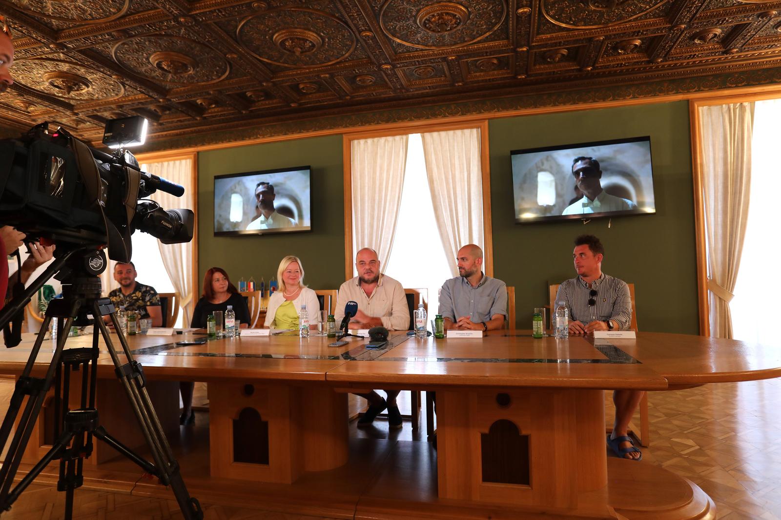 Rijeka: Konferencija povodom snimanja serije “Hotel Portofino” Rijeka: Konferencija povodom snimanja serije “Hotel Portofino”