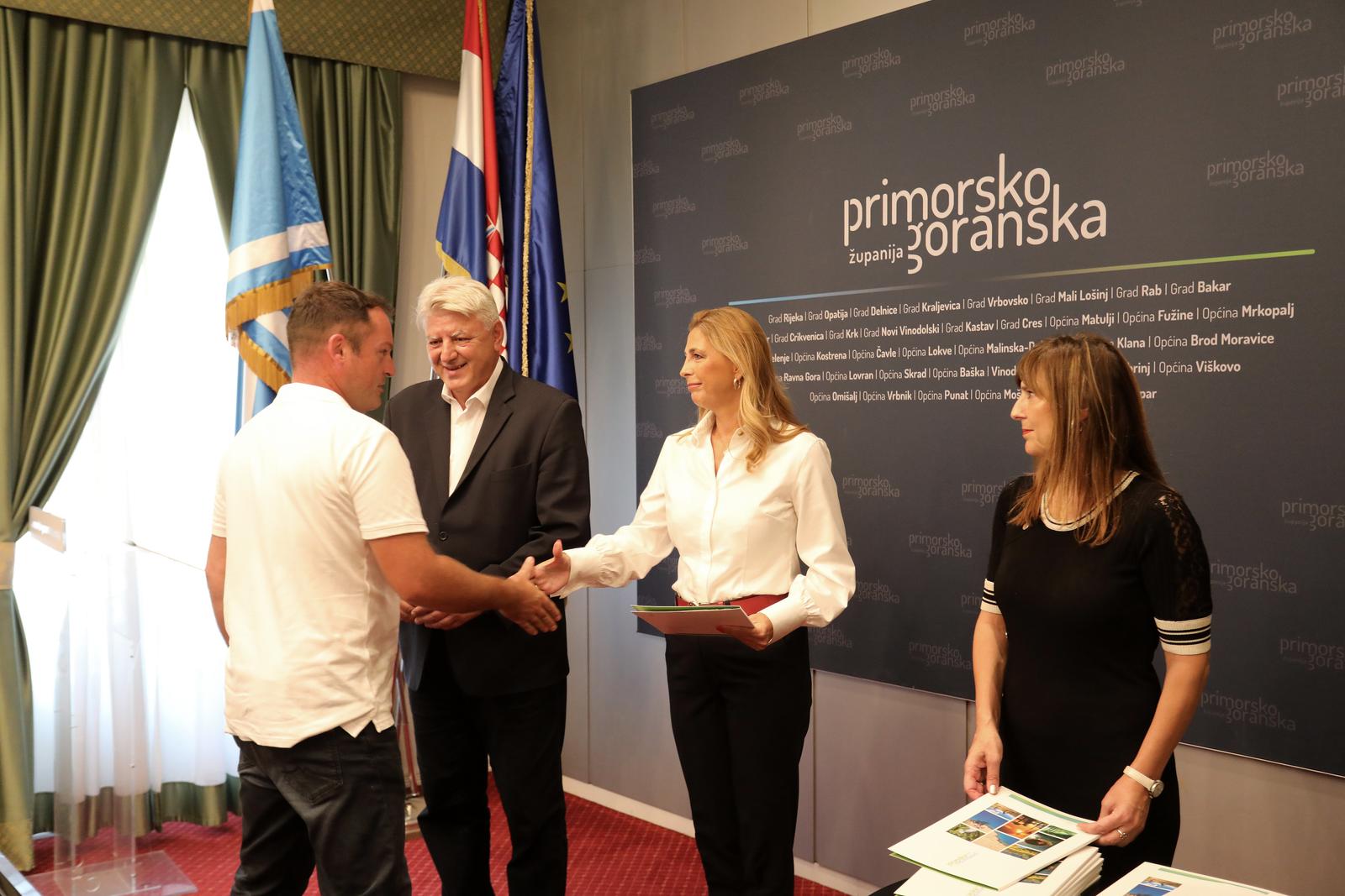 Rijeka: Dodjela ugovora poduzetnicima u Primorsko-goranskoj upaniji Rijeka: Dodjela ugovora poduzetnicima u Primorsko-goranskoj upaniji