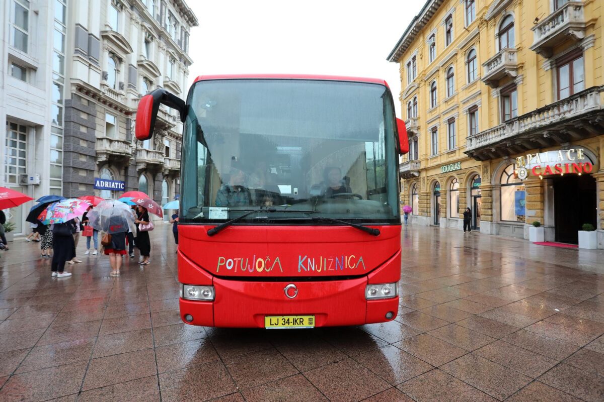 Rijeka: Predstavljanje novog gradskog bibliobusa