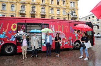 Rijeka: Predstavljanje novog gradskog bibliobusa