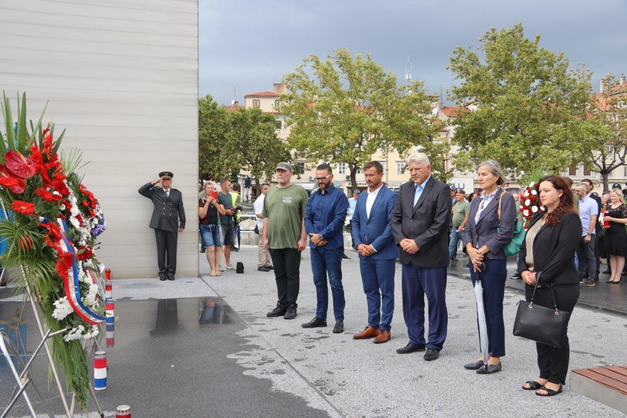 Polaganje-vijenaca-povodom-Dana-pobjede-i-domovinske-zahvalnosti-i-Dana-hrvatskih-branitelja-8