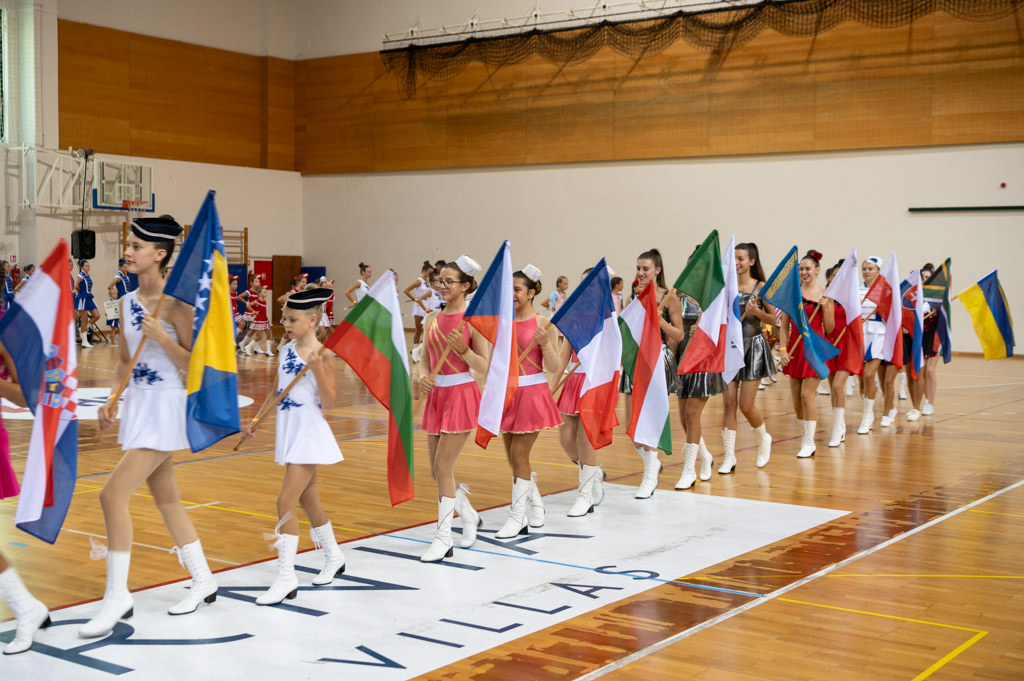 mazoretkinje opatija (1) mazoretkinje opatija (1)