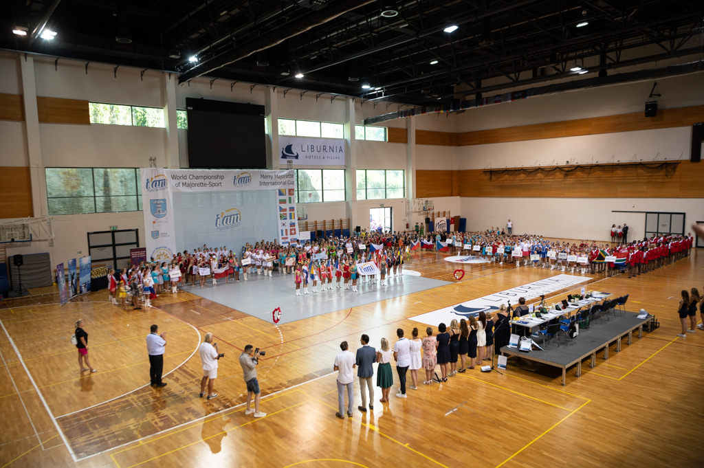 mazoretkinje opatija (11) mazoretkinje opatija (11)