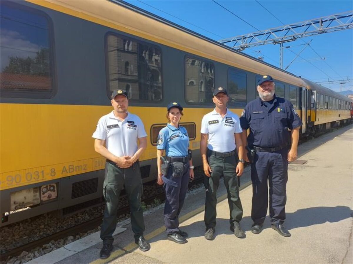 vlak policajci (5)