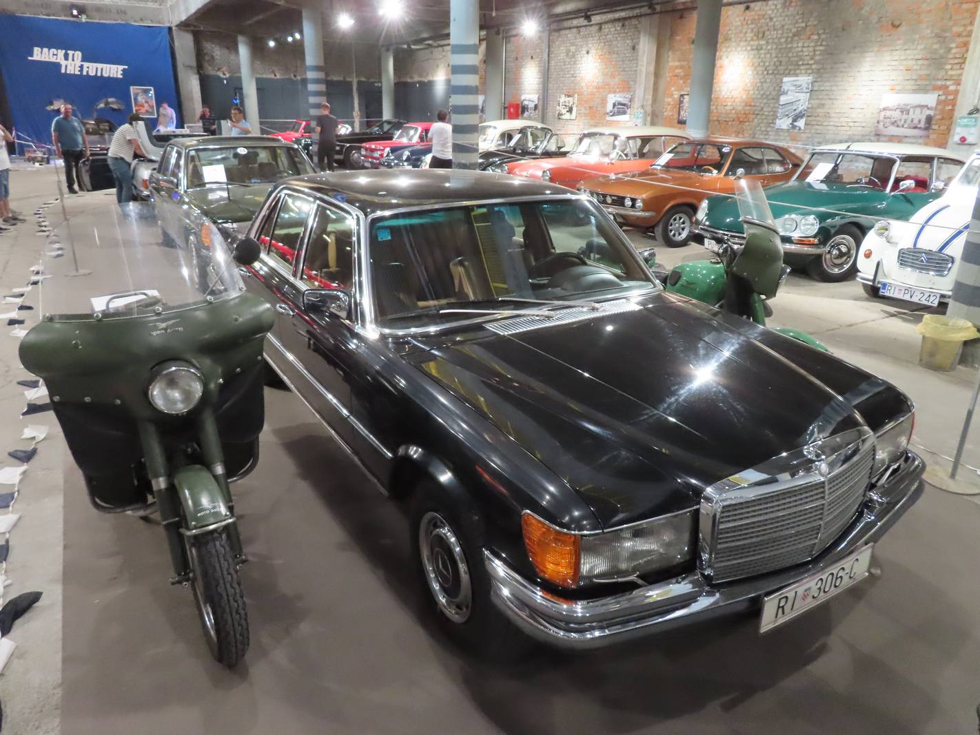 Grad-Rijeka-izlagatelj-Mercedes-280-SE-1977.-snimio-M.Krpan_ Grad-Rijeka-izlagatelj-Mercedes-280-SE-1977.-snimio-M.Krpan_