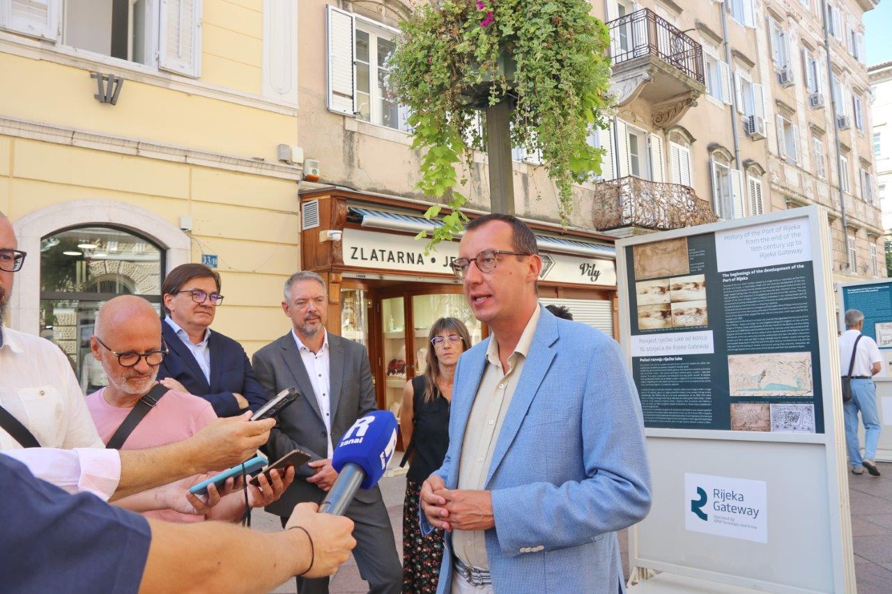 Izložba-“Povijest-riječke-luke-od-konca-16.-stoljeća-do-Rijeke-Gateway”-9 Izložba-“Povijest-riječke-luke-od-konca-16.-stoljeća-do-Rijeke-Gateway”-9