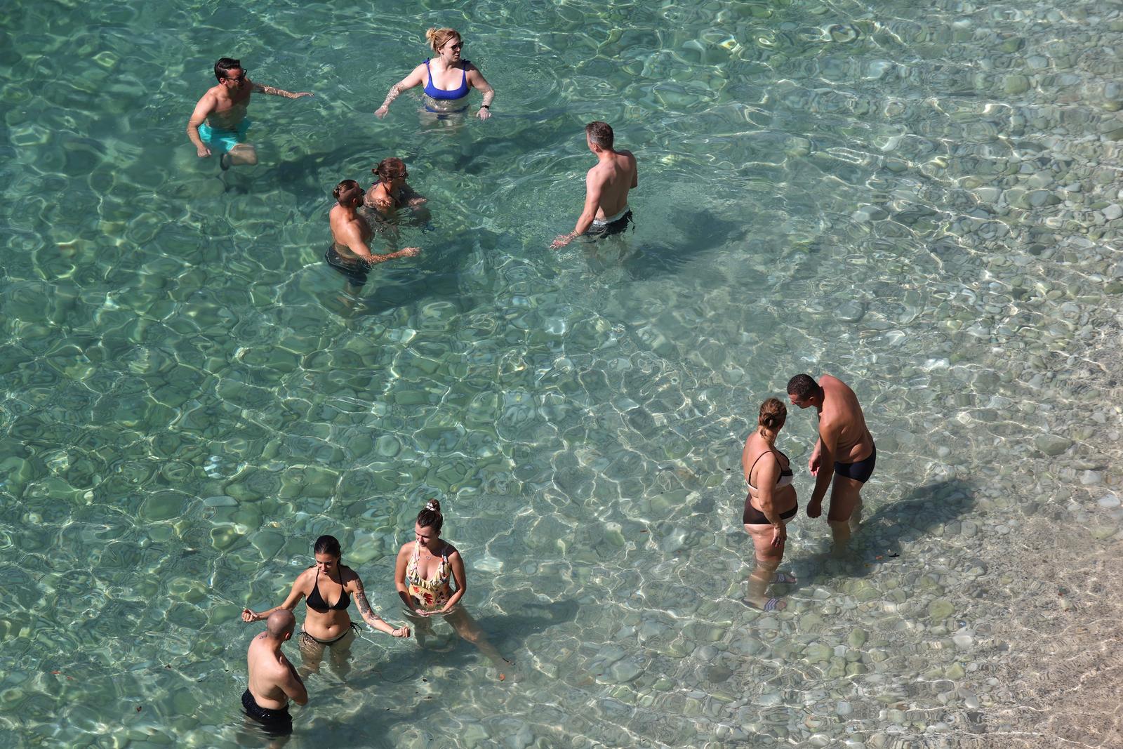 Rijeka: Iako je početak rujna plaža Sablićevo puna je kupača Rijeka: Iako je početak rujna plaža Sablićevo puna je kupača