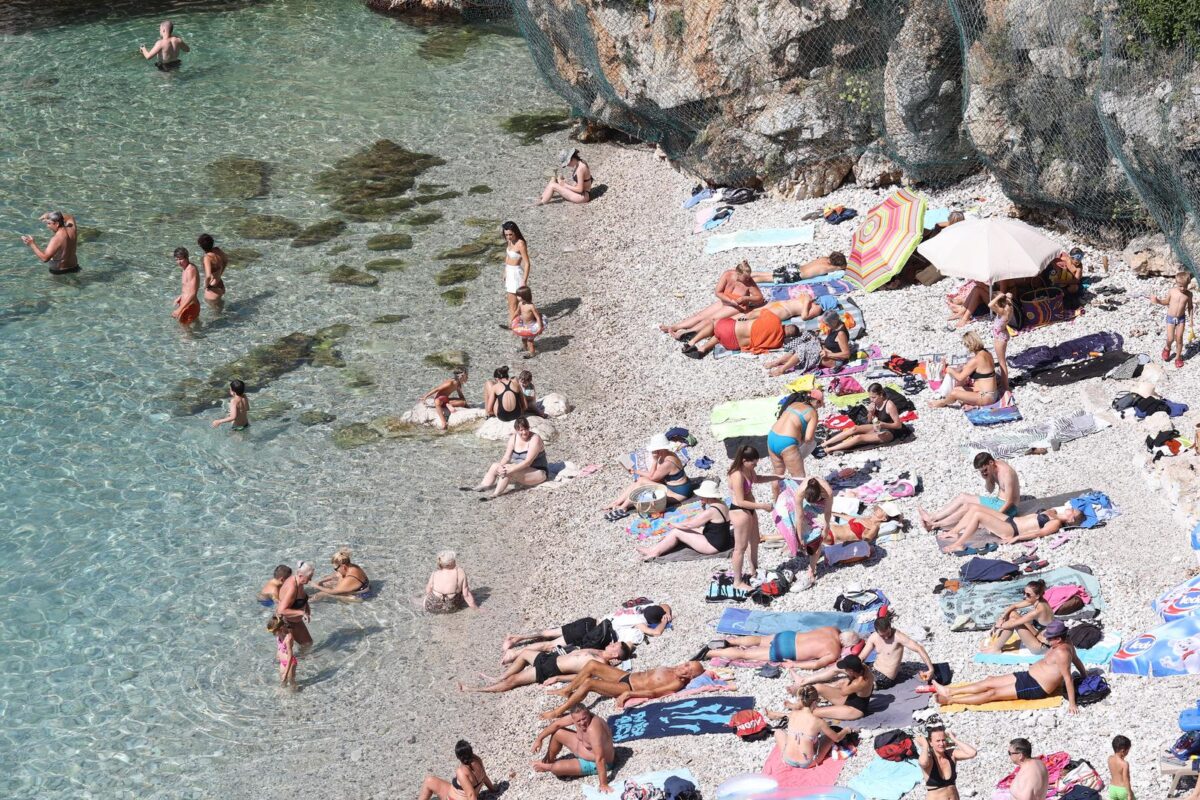 Rijeka: Iako je početak rujna plaža Sablićevo puna je kupača