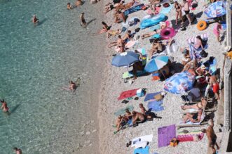 Rijeka: Iako je početak rujna plaža Sablićevo puna je kupača